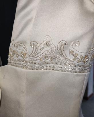 Abito da sposa redingote nuovo
