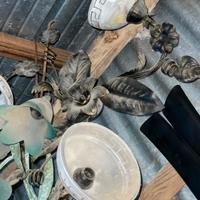 Lampadari  in ferro e bici per bambina