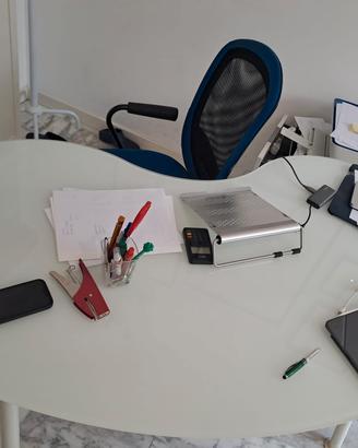 Scrivania Ikea vetro e metallo bianca