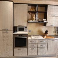 cucina con ante in vero legno rovere 