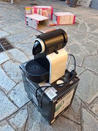 Macchina caffè Nespresso essenza 
