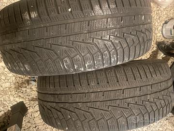 2 gomme da auto invernali Hankook 215/55R17 98V