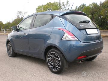 Lancia Ypsilon 1.0 Hybrid, del 2023, full, nuova
