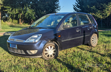 Ford Fiesta Ghia 5 porte 2002