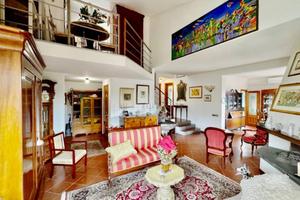 Villa di 410 m² con più di 5 locali e box auto dop