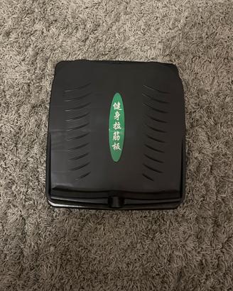 Pedana regolabile per allenamento alle gambe.