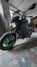Kawasaki Z900 125 CV 2024 - 6.600 km - Pari al nuo