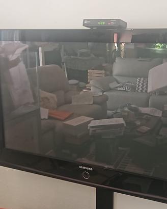 Televisore Samsung HD 42 pollici al plasma.