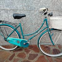 Bici da donna con cestino 