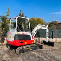 E117 Escavatore 28 q Takeuchi TB228