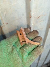 gancio cofano piaggio vespa faro basso 125 struzzo