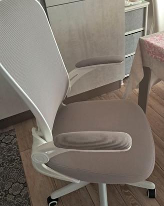 Sedia ergonomica regolabile con poggiatesta