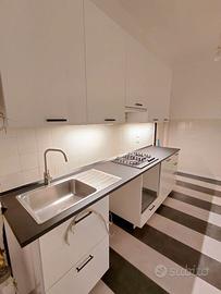 Cucina Ikea bianca e nera