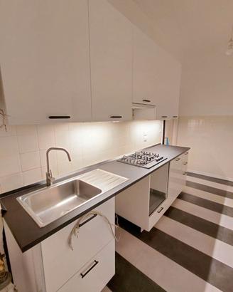 Cucina Ikea bianca e nera