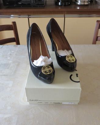 Scarpe da donna Gaudì camoscio nero tacco 10