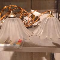 2 Lampadari a fiore, bianchi opaline