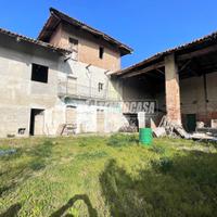 AMPIO CASCINALE CON GIARDINO PRIVATO