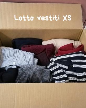 Lotto 18 capi XS – gonne, T-shirt, felpe, jeans