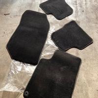 Tappetini in moquette + pistoni per peugeot 208