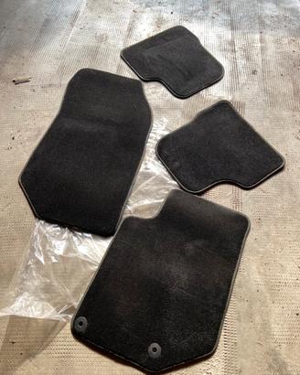Tappetini in moquette + pistoni per peugeot 208
