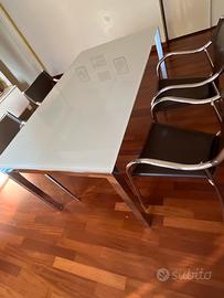 Tavolo sala e  4 Sedie acciaio lucido  ed ecopelle
