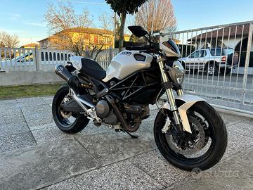 Ducati monster 696