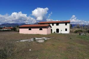 Rustico / Casale di 350 m² con più di 5 locali a C