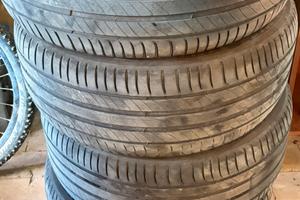 Treno Gomme Michelin Primacy 225 50 17