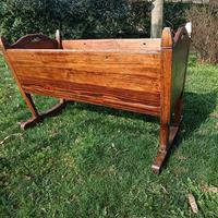 antica culla in legno