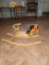 cavallo a dondolo