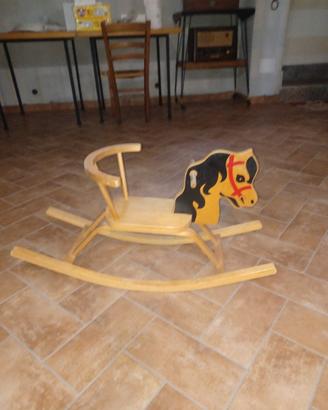 cavallo a dondolo