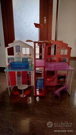 Casa delle barbie a 3 piani con ascensore