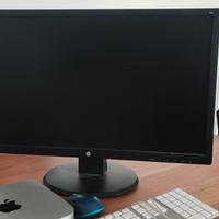 Mac mini con monitor Full HD, mouse e tastiera 