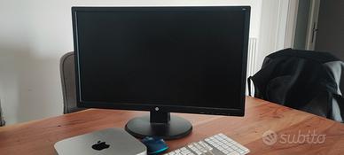 Mac mini con monitor Full HD, mouse e tastiera 