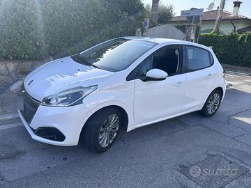 Peugeot 208 1.2 Puretech in perfette condizioni