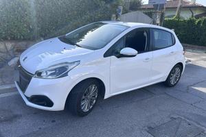 Peugeot 208 1.2 Puretech in perfette condizioni