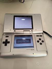 Nintendo DS grigio