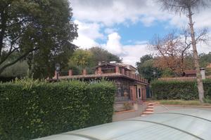 Tenuta con villa, dependance, piscina,vigneto