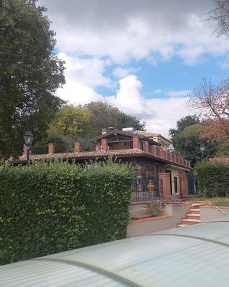 Tenuta con villa, dependance, piscina,vigneto