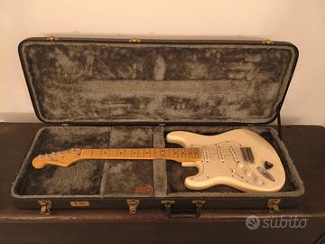 chitarra elettrica Fender Stratocaster MANCINA