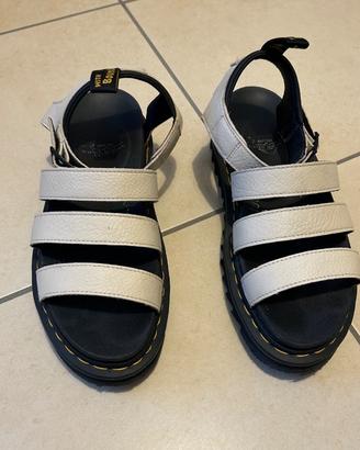 Sandali Dr. Martens