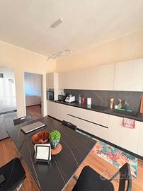 Trilocale ristrutturato con box - centro Alpignano