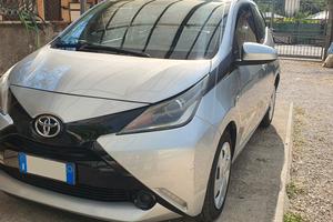 Toyota Aygo 1.0 VVT-i 69 CV 5 porte x-play TSS