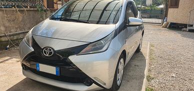 Toyota Aygo 1.0 VVT-i 69 CV 5 porte x-play TSS