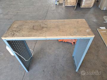 Set scaffali + banco per furgone
