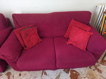 Divano due posti + poltrona.