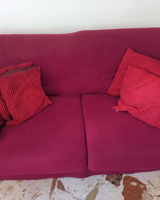 Divano due posti + poltrona.