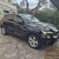 Volvo XC40 B3 Core - 10/2022 - Google - Unico Prop