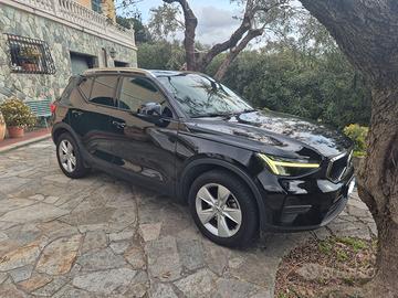 Volvo XC40 B3 Core - 10/2022 - Google - Unico Prop