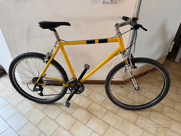 MTB gialla SHIMANO